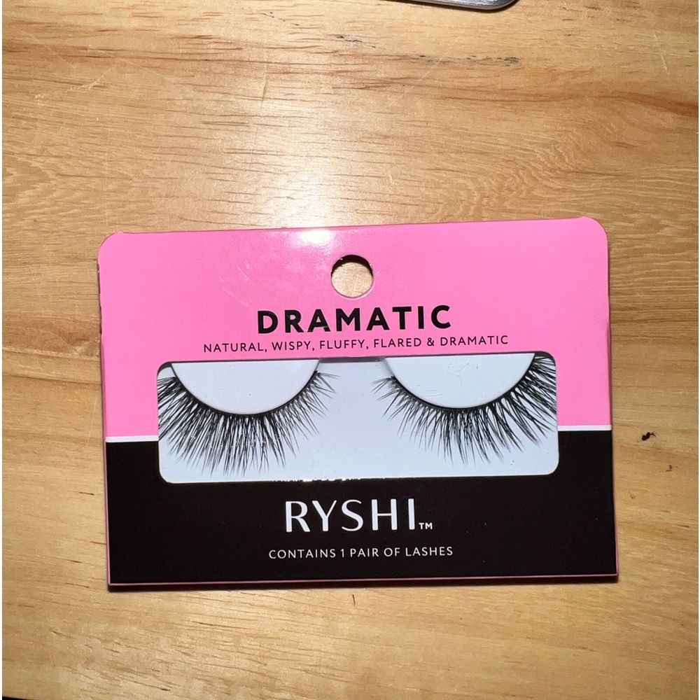 Faux Lashes✅